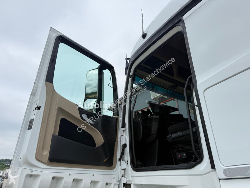 شاحنة Mercedes 2545