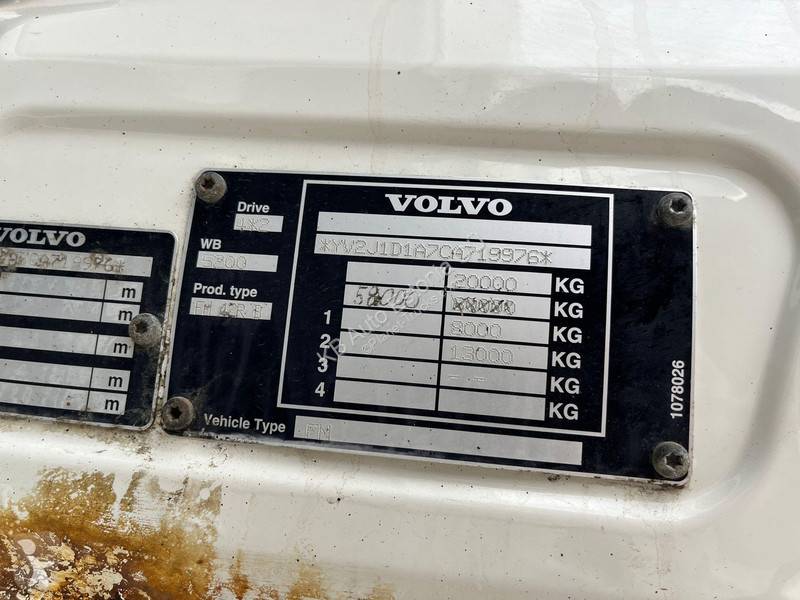 Camion Volvo 330 4x2 BOX L=7533 mm