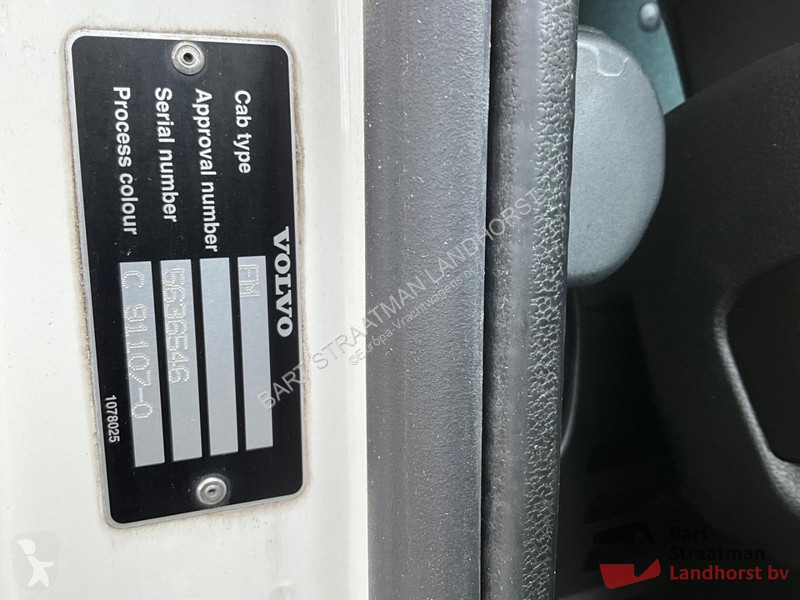 Camion Volvo FM 370 4x2 Euro 6 closed box truck...