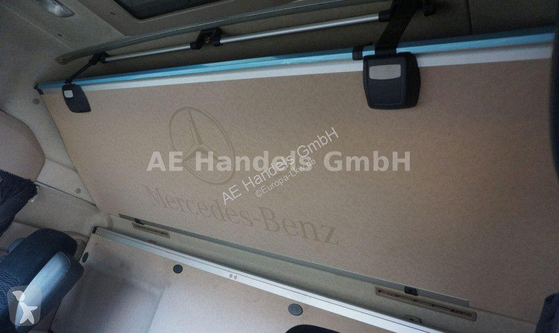 Vrachtwagen Mercedes 2551