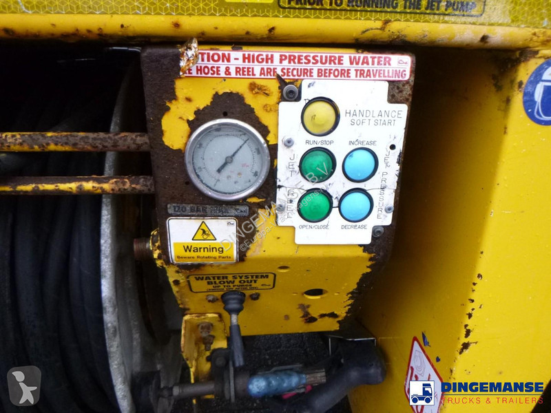 شاحنة DAF 55220 4X2 RHD Whale vacuum tank 8.1 m3