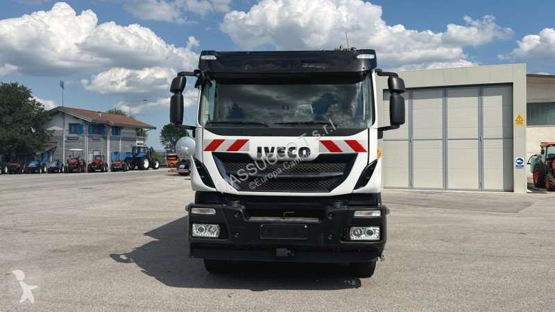 شاحنة Iveco 330 6X2