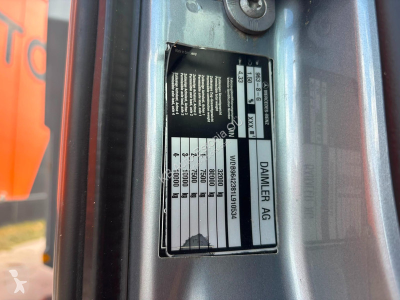 شاحنة Mercedes 3251 8x4 BOX L=6155 mm