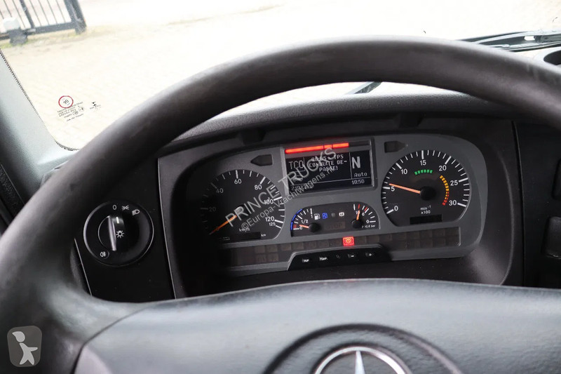 شاحنة Mercedes 1218
