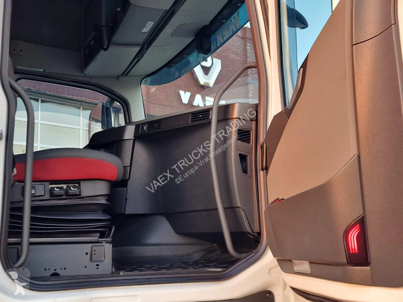 شاحنة Volvo 13460 Globetrotter 6x2*4 - BDF - I...