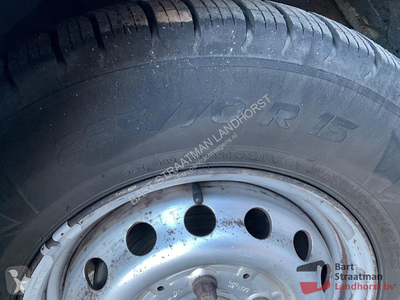 Lastbil Volkswagen open laadbak met HMF 152T2...