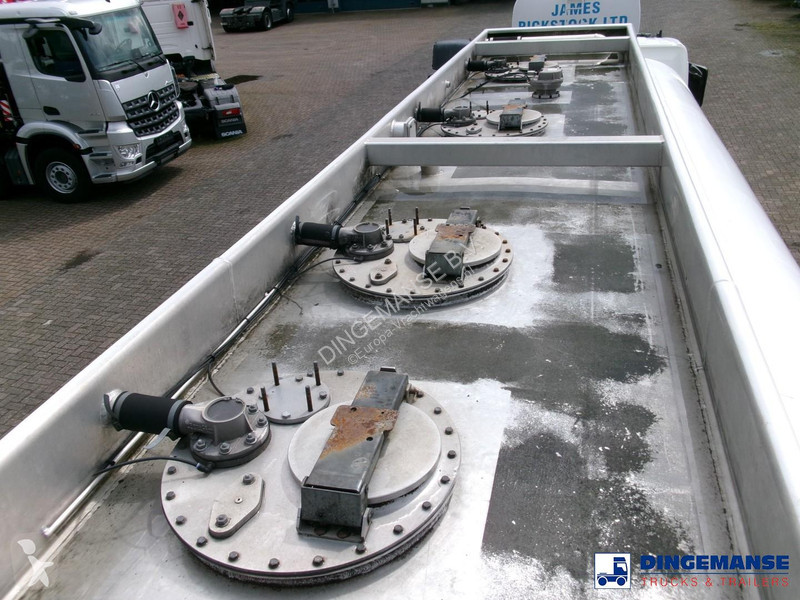 شاحنة Volvo 380 6X2 fuel tank 20.6 m3 / 4 comp