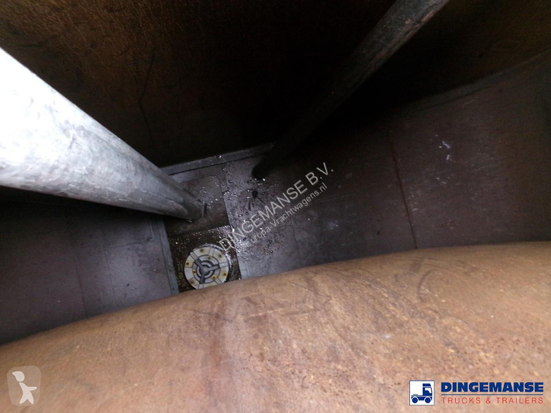شاحنة Volvo 240 4x2 RHD fuel tank 13 m3 / 4 comp