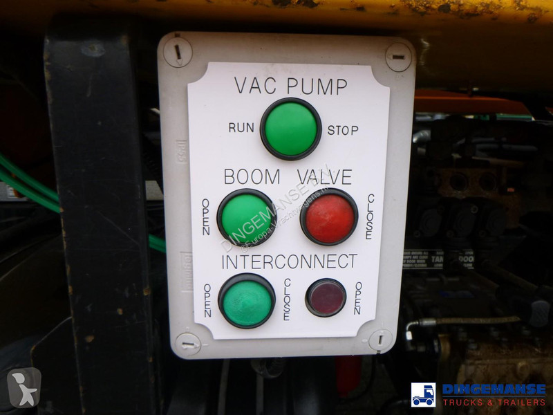 Camión DAF 220 4x2 RHD Whale vacuum tank
