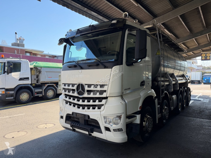 Camion Mercedes arocs 4446