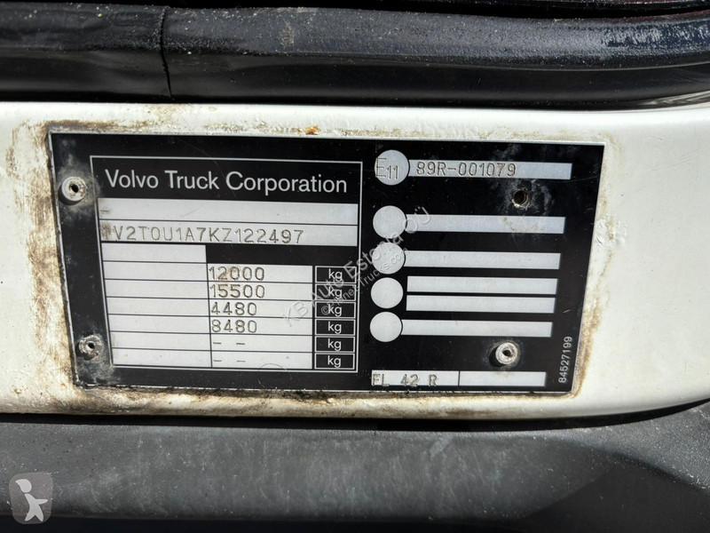 شاحنة Volvo 210 4x2 BOX L=7558 mm