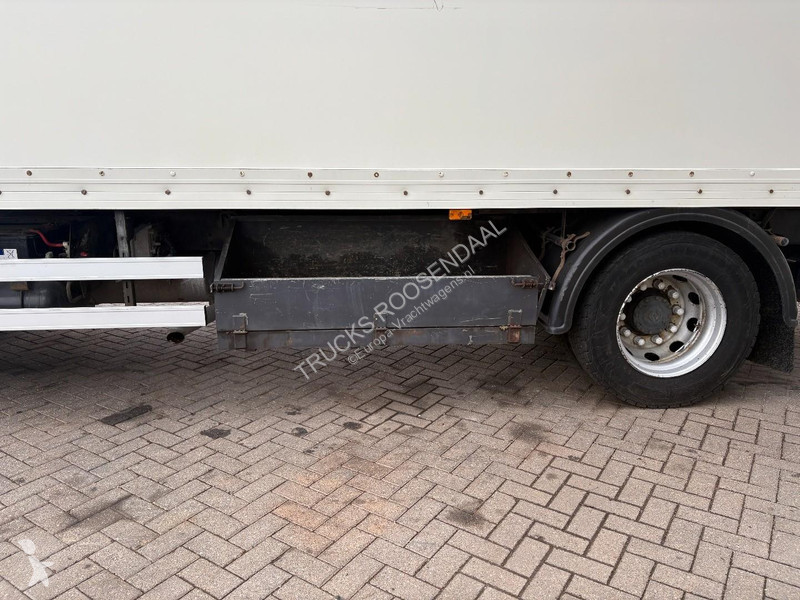 شاحنة Volvo 12240 + Leaf Suspension + Loadlift...