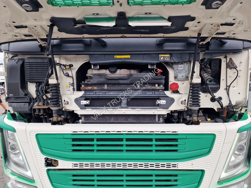 شاحنة Volvo Globetrotter 6x2*4 - Livestock -...