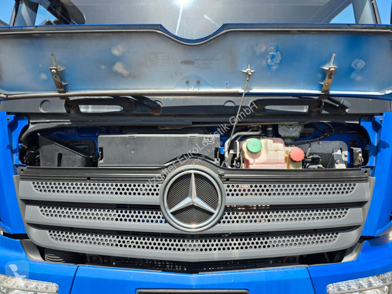 شاحنة Mercedes 1230