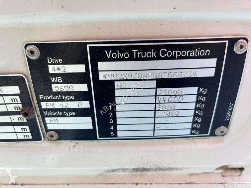شاحنة Volvo 330 4x2 BOX L=7647 mm