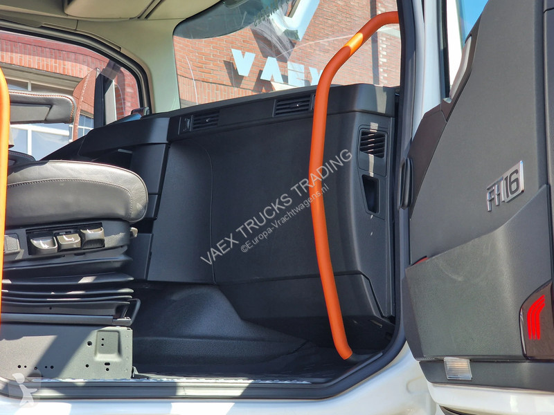 شاحنة Volvo 16750 Globetrotter 8x4*4 - Chassis...