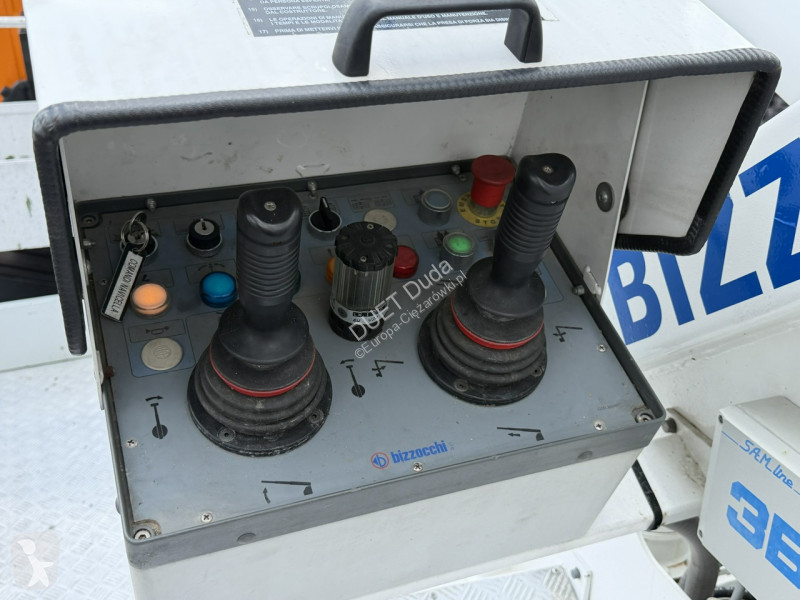Camion MAN LE 14.220B 4x4 Zwyżka Bizzocchi KF...