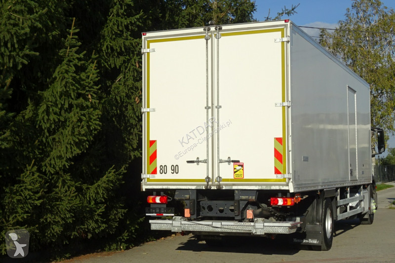 Kamion Mercedes 1827 Euro6 kontener 21pal,...