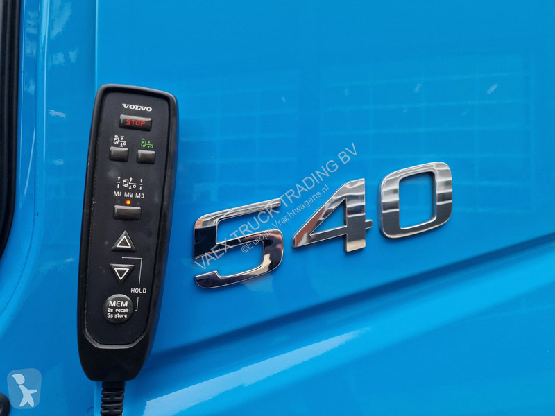 Camión Volvo 13540 6x2*4 - Platform with...