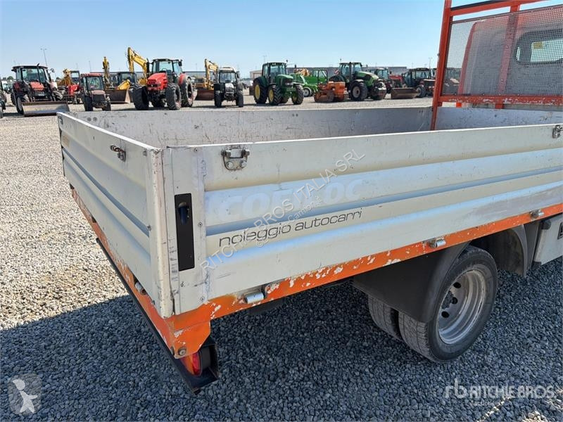 Furgoneta Nissan Flatbed Truck