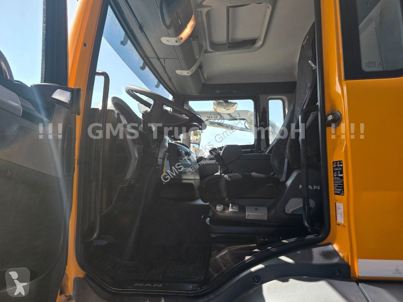 Camión MAN 33.440 / 6X4 / Man+Ret / 19m Kran...