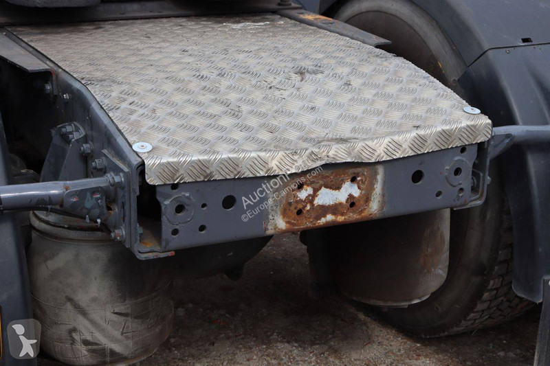 Tahač Renault HD300-19T