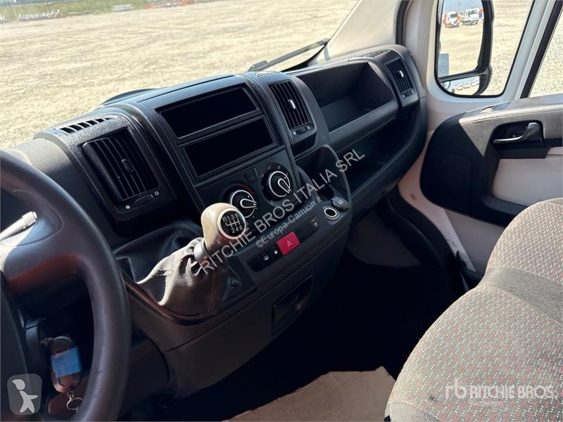 Camión Peugeot 335 L2H2 2.0 BLUEHDI 130CV Van...