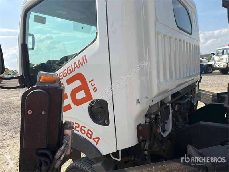 Camion Nissan PNT205 20 m on Nissan NT400...