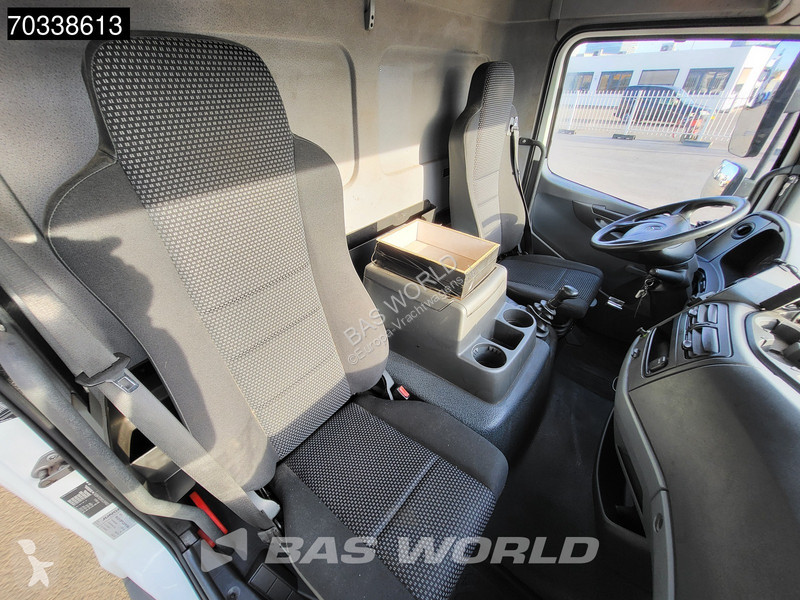 شاحنة Mercedes 1218 4X2 12t Manual Tailgate...