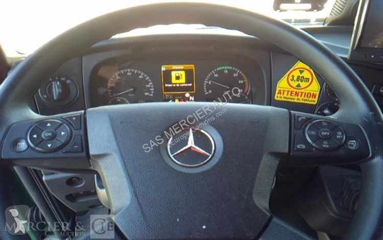 Грузовик Mercedes