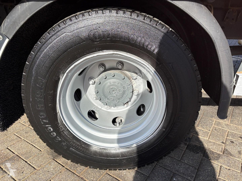 Vrachtwagen Volvo 240 + Loadlift + 14 T + Euro 5