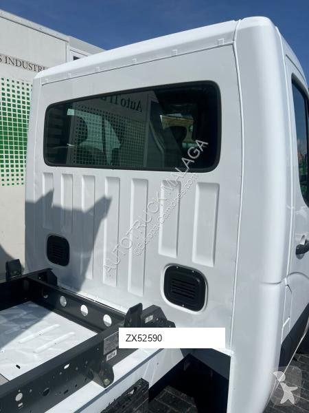 Véhicule utilitaire Nissan