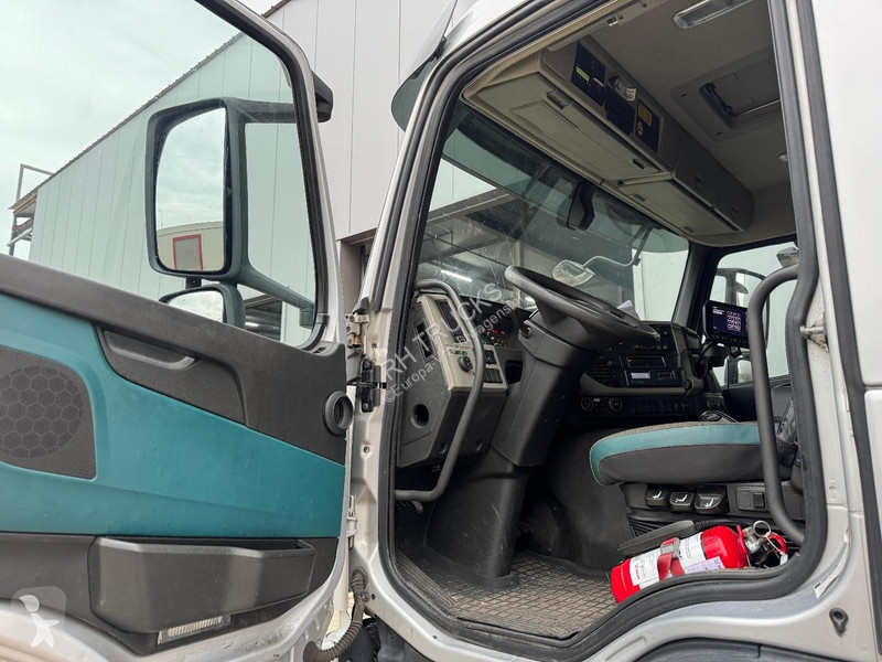 Kamion Volvo 330 6X2 EURO 6 + FRIGOBLOCK +...