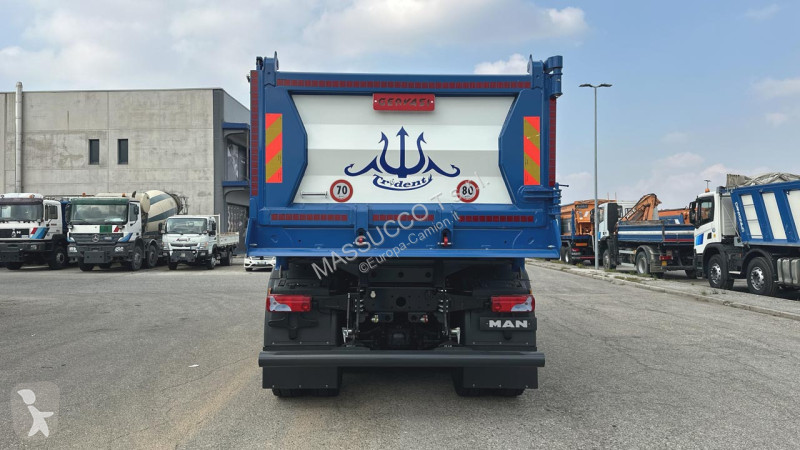 MAN TGS 33.520 6x4 truck
