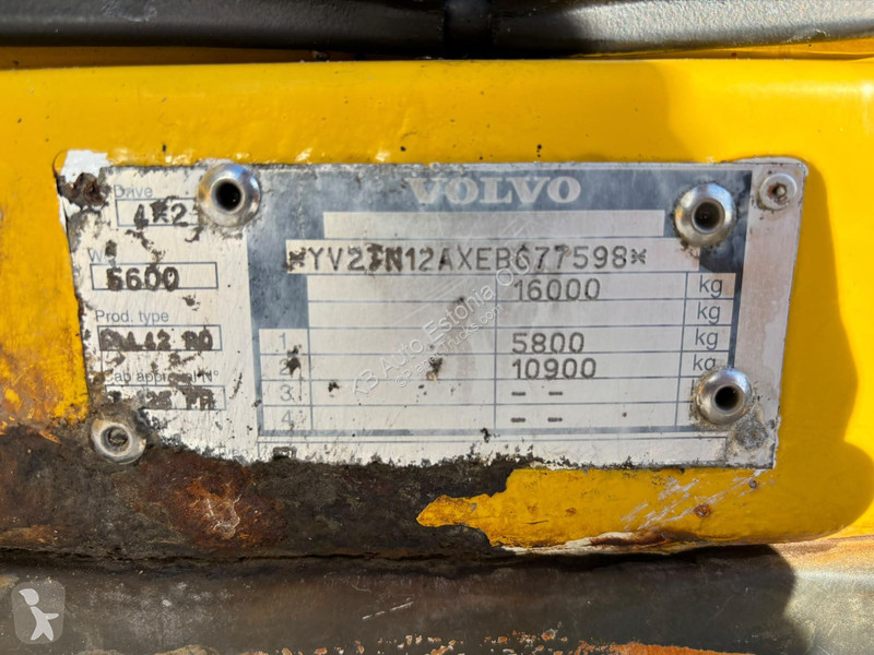 Volvo 240 4x2 BOX L=7694 mm truck