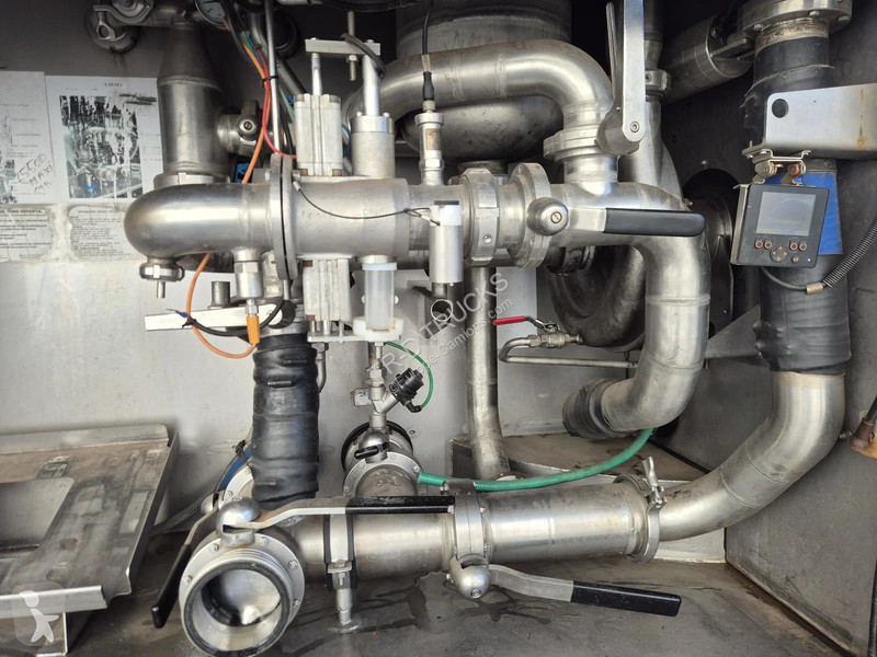 Teherautó Volvo FMX 370 16000L INSULATED INOX...