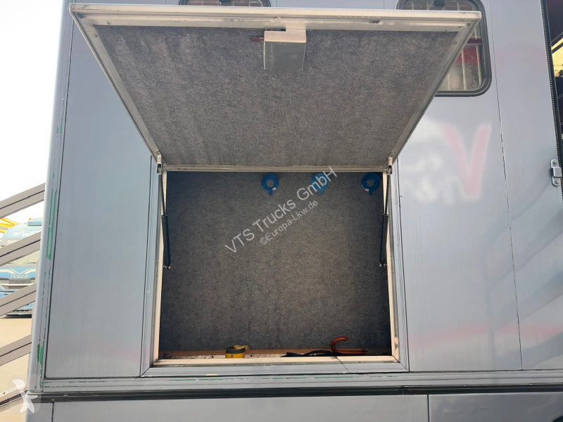 Kamion Mercedes 1017 L 4x2 BL Pferdetransporter...