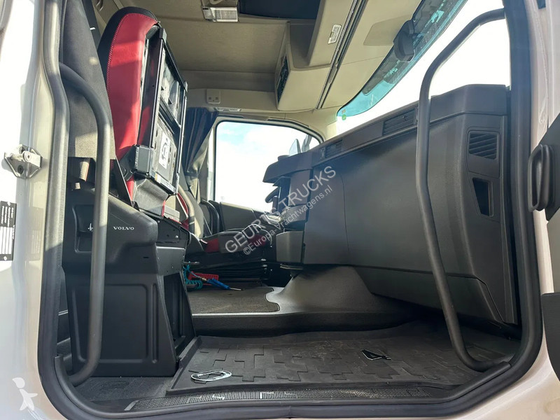 Camion Volvo 10X4 + FASSI F1650RAL.2.28 + JIB...