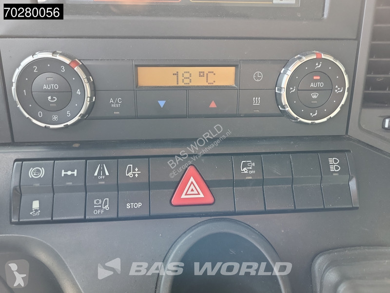 Vrachtwagen Mercedes 1827 4X2 19tonner 2000kg...