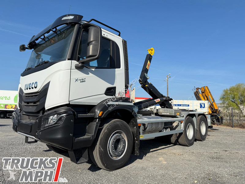Camion Iveco AD300T48 HYVALIFT 20...