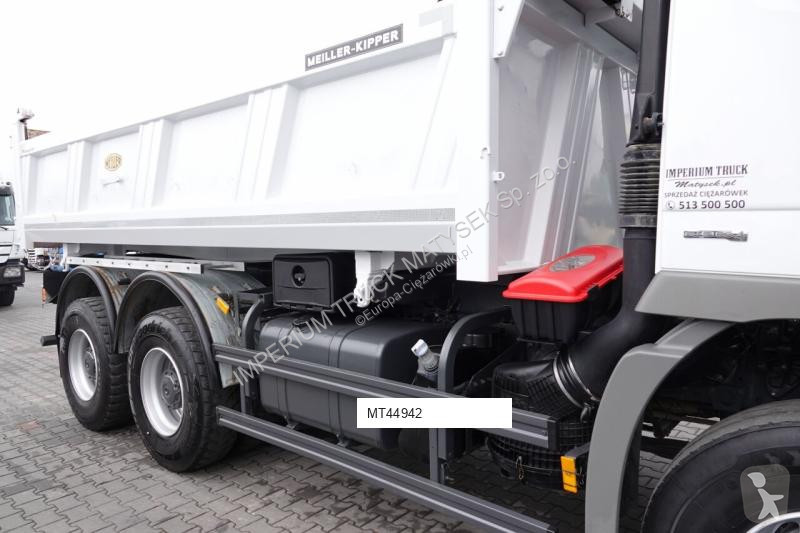 Camião Mercedes ACTROS 3336