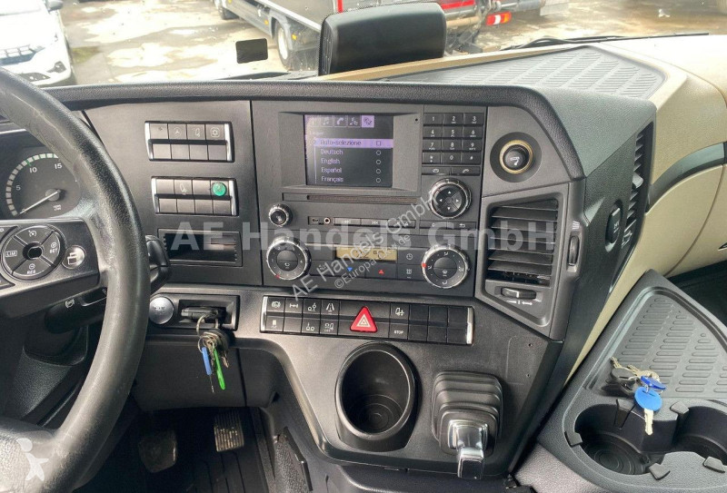 Kamion Mercedes 2542