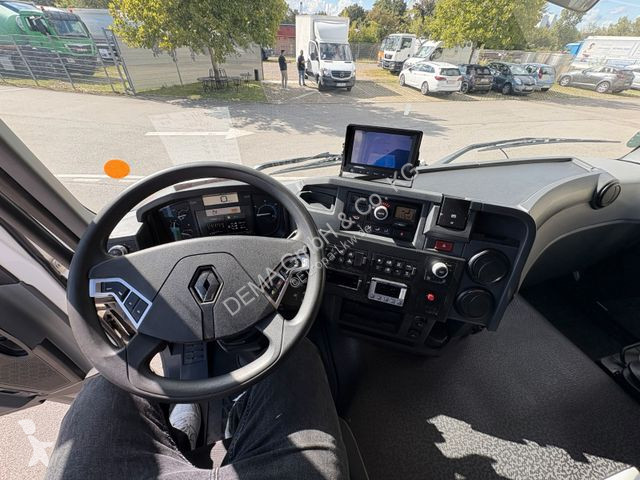 Kamion Renault...