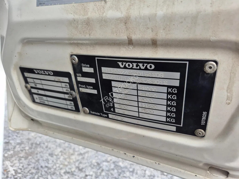 Camion Volvo 19500L FUEL / CARBURANT - 4 COMP