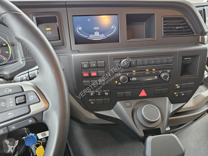 Грузовик MAN 35.470 8x4 / HMF 2243 Z KRAAN +...