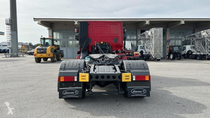 شاحنة Iveco 460 4X2