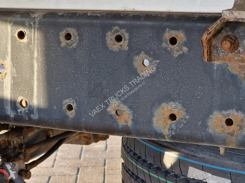 شاحنة Renault D 4x2 Box - Loadlift - Low KM -...