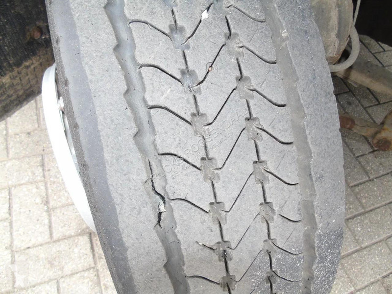 شاحنة Volvo FL 240 + 12t + euro 5 + lift