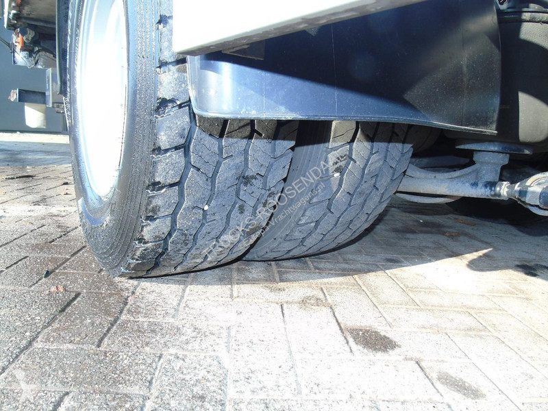 شاحنة MAN 12.250 + euro 6 + lift + iso box