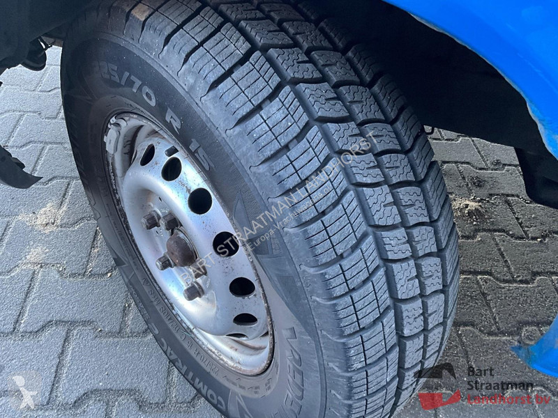 Lastbil Volkswagen open laadbak met HMF 152T2...